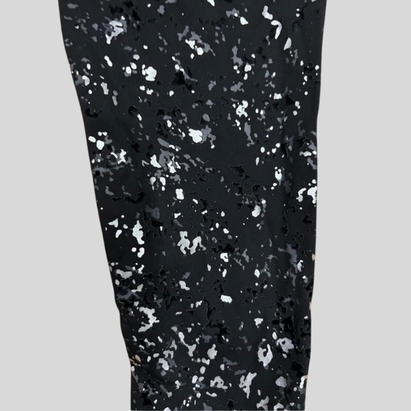 Lululemon black leggings with sparkle leg detailing - Picture 3 of 4